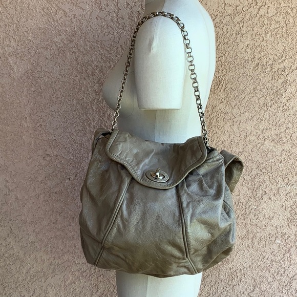 Marc by Marc Jacobs crinkle leather taupe grey hobo shoulder chain bag - Picture 5 of 12